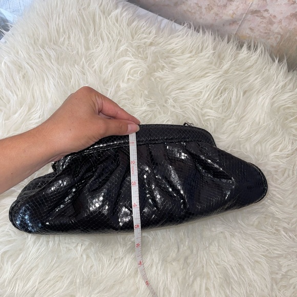 NWOT Banana Republic Small Leather
Snakeskin Purse! Genuine leather. - Picture 4 of 6